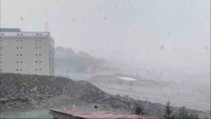 Bolu’da mayıs ayında kar sürprizi
