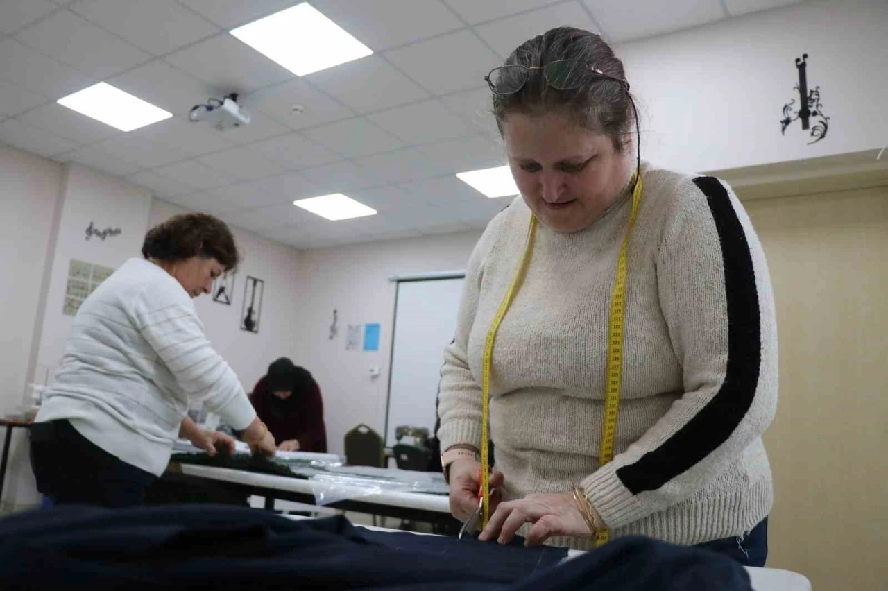 Bolu&rsquo;da &ouml;zel &ccedil;ocuklar eğitim alırken, anneleri el emeği &uuml;r&uuml;nler &uuml;retiyor
