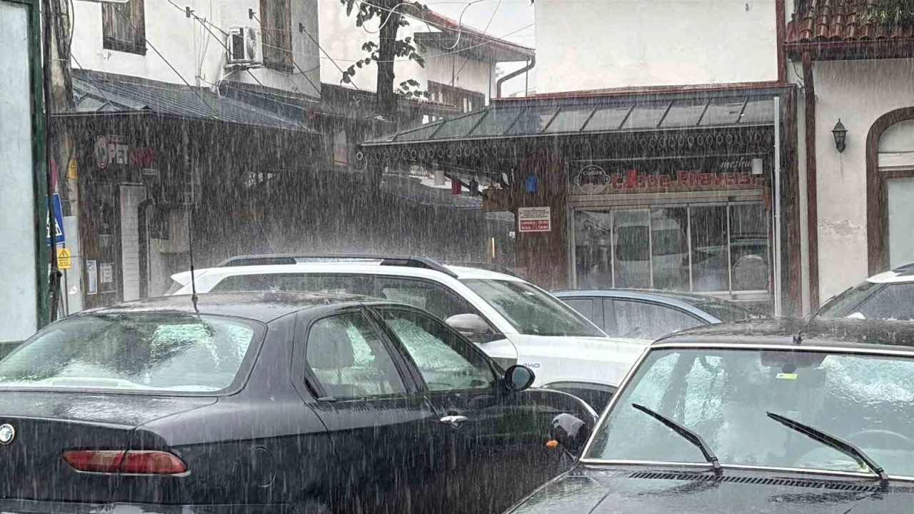 Bolu&rsquo;da sağanak hayatı olumsuz etkiliyor
