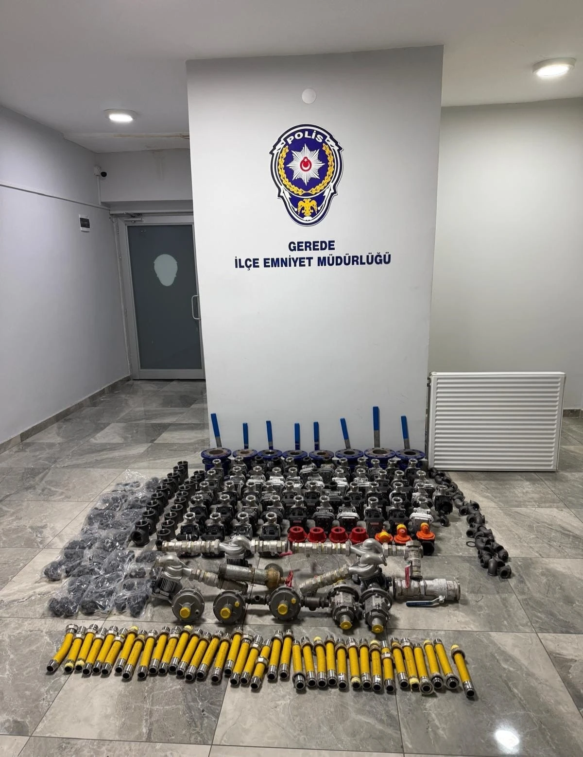 Bolu&rsquo;da şantiyeden &ccedil;aldığı 2,5 milyon liralık malzemeleri satmak isterken yakalandı
