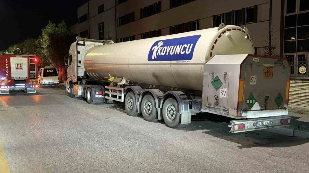 Bolu&rsquo;da tankerden azot gazı sızıntısı korkuttu
