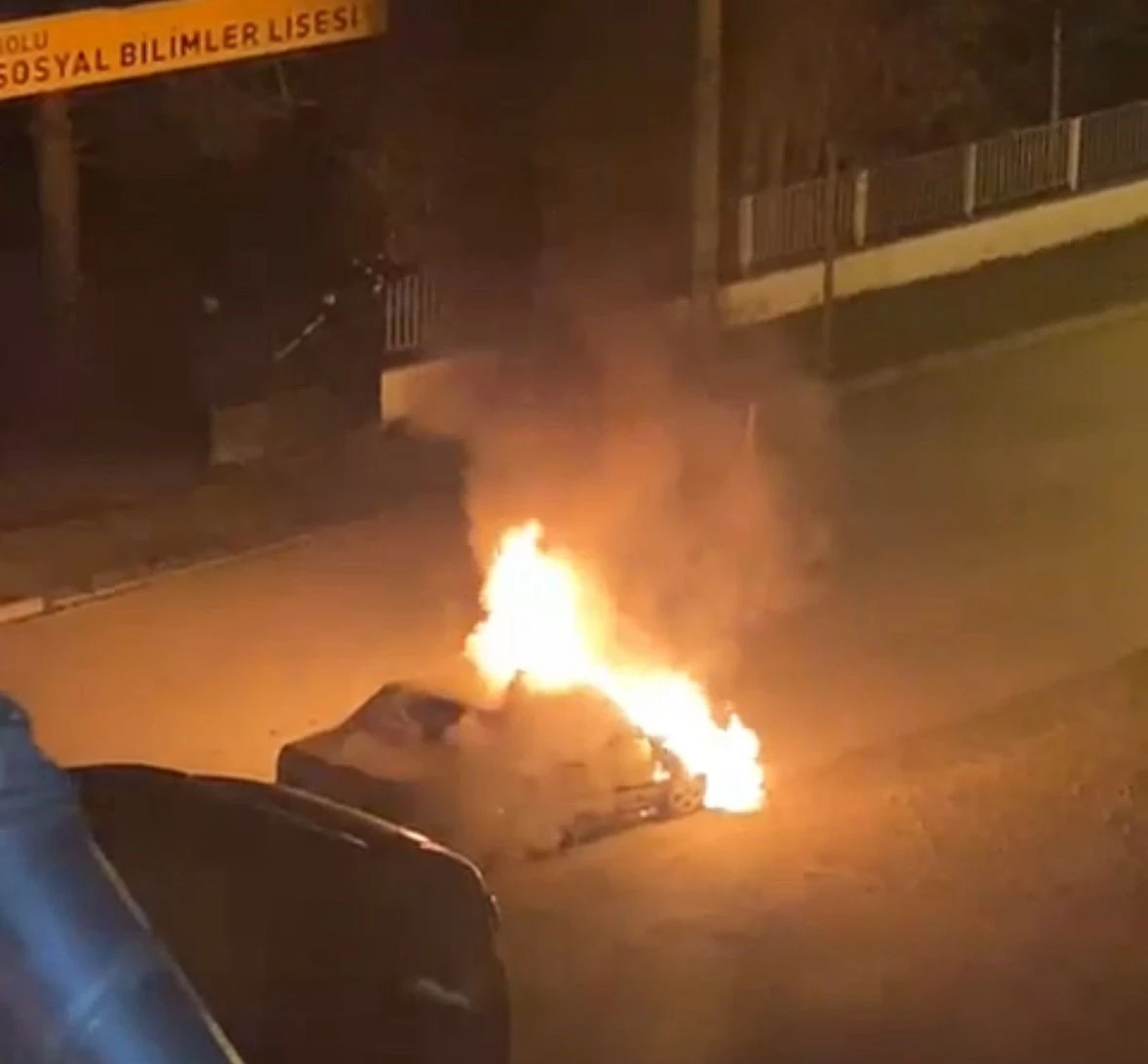 Bolu&rsquo;da Tofaş otomobil alev alev yandı
