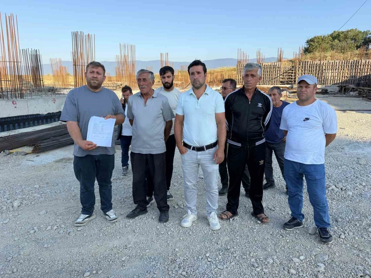Bolu&rsquo;da &uuml;niversite inşaatında maaşlarını alamayan iş&ccedil;iler 2 haftada 4 kez vince &ccedil;ıktı: "20 g&uuml;nd&uuml;r yemek ve su yok"

