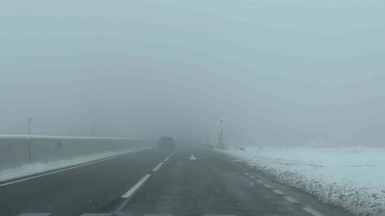 Bolu Dağı&rsquo;nda kar ve sis etkili oluyor
