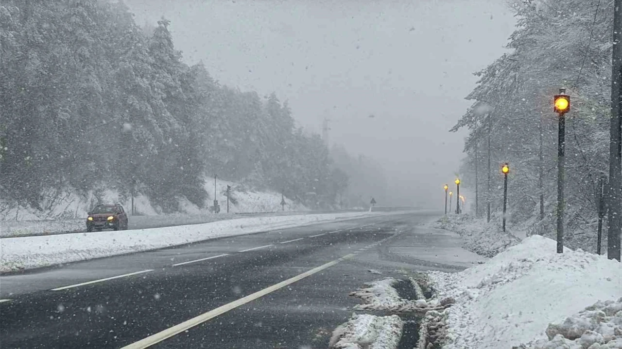 Bolu Dağı&rsquo;nda kar yağışı yeniden başladı
