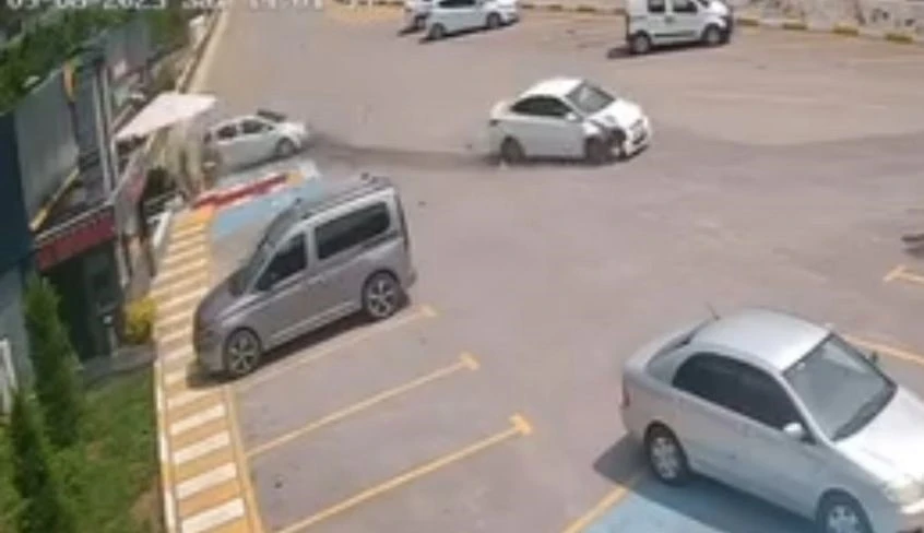 Bolu Dağı’nda otomobil, işletme otoparkına daldı