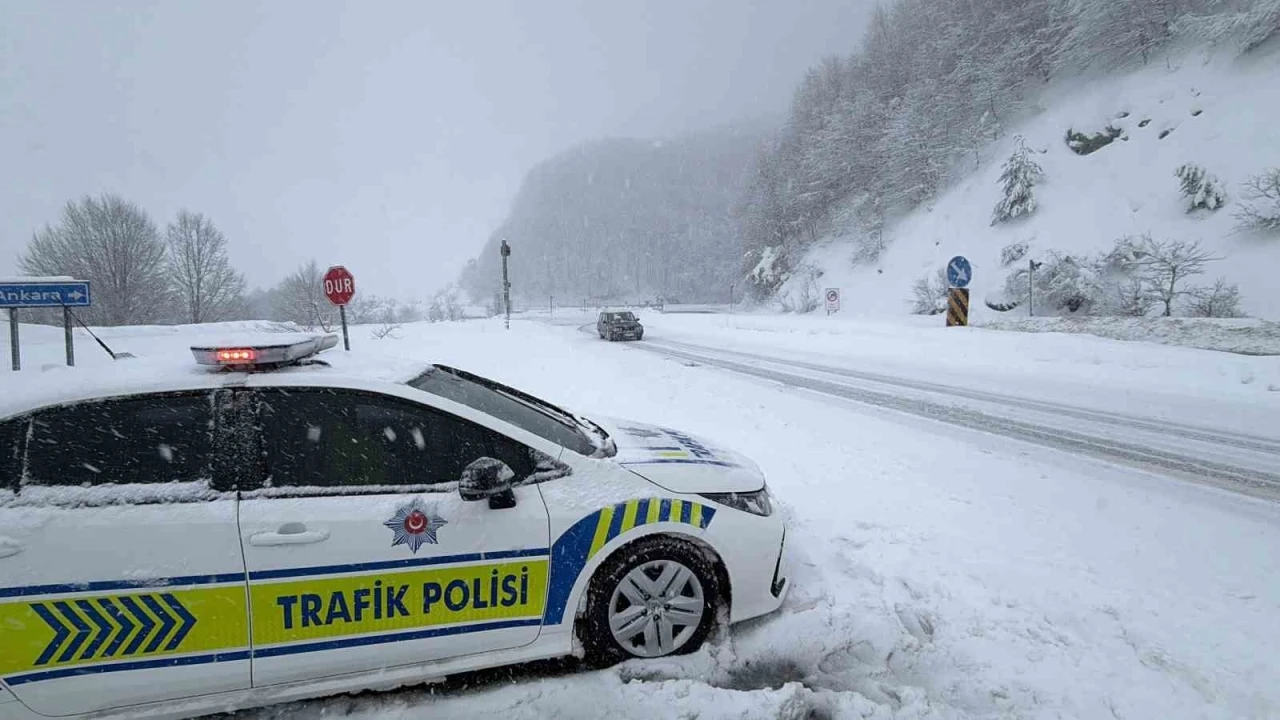 Bolu Dağı&rsquo;nda yoğun kar yağışı
