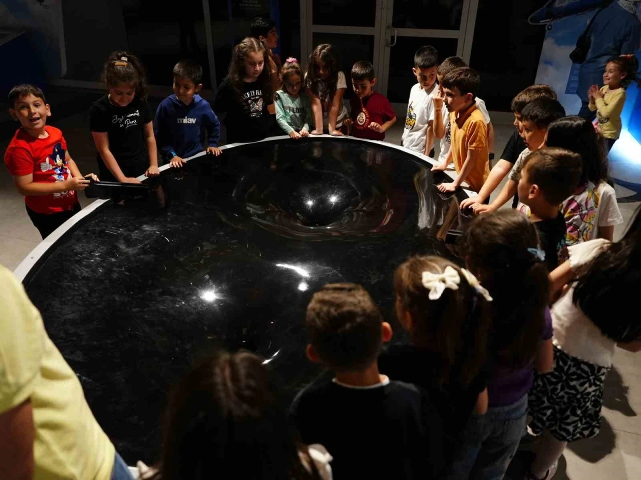 Bolu’dan Düzce’ye gelen öğrenciler bilim deneyi yaşadı
