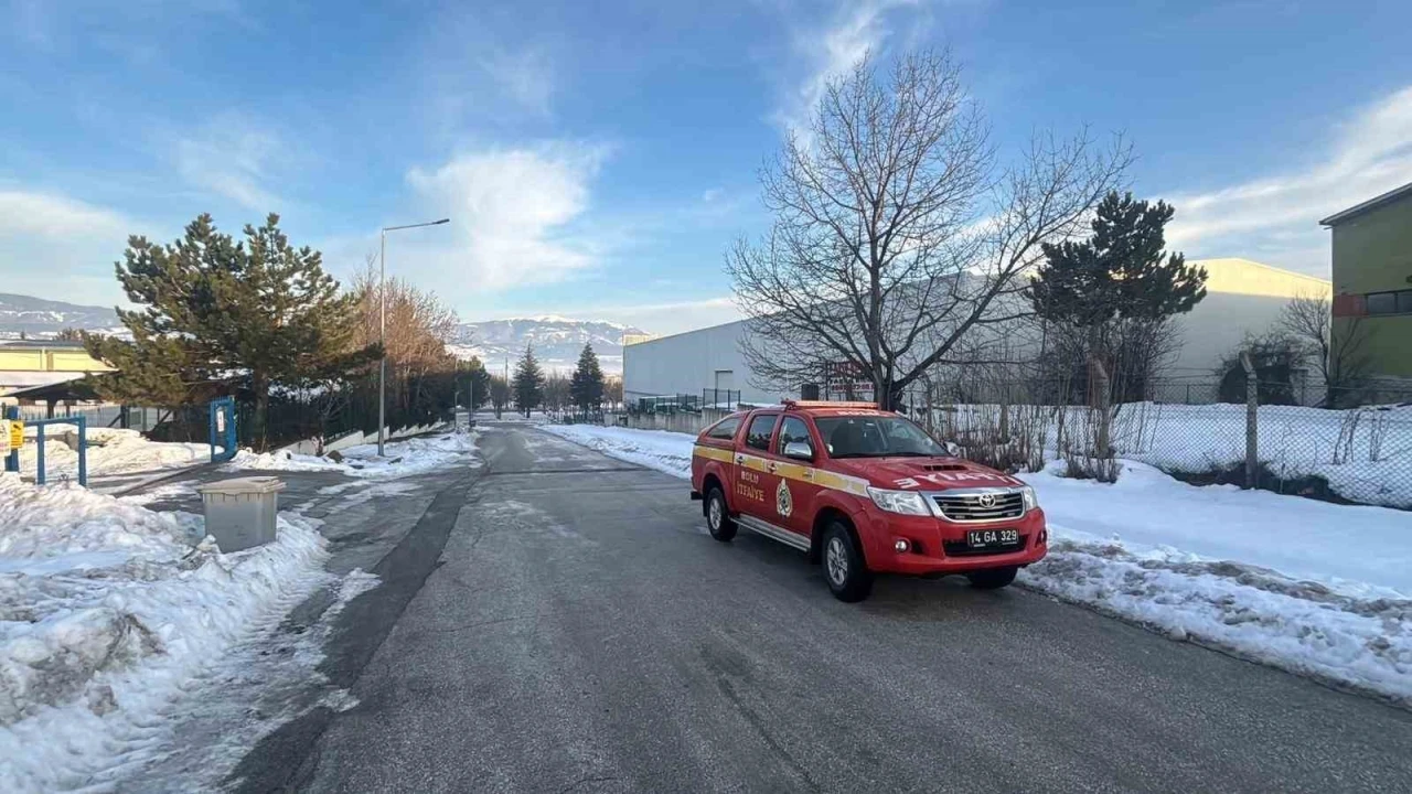 Bolu OSB&rsquo;de mobilya imalat fabrikasında yangın paniği: İş&ccedil;iler m&uuml;dahale etti
