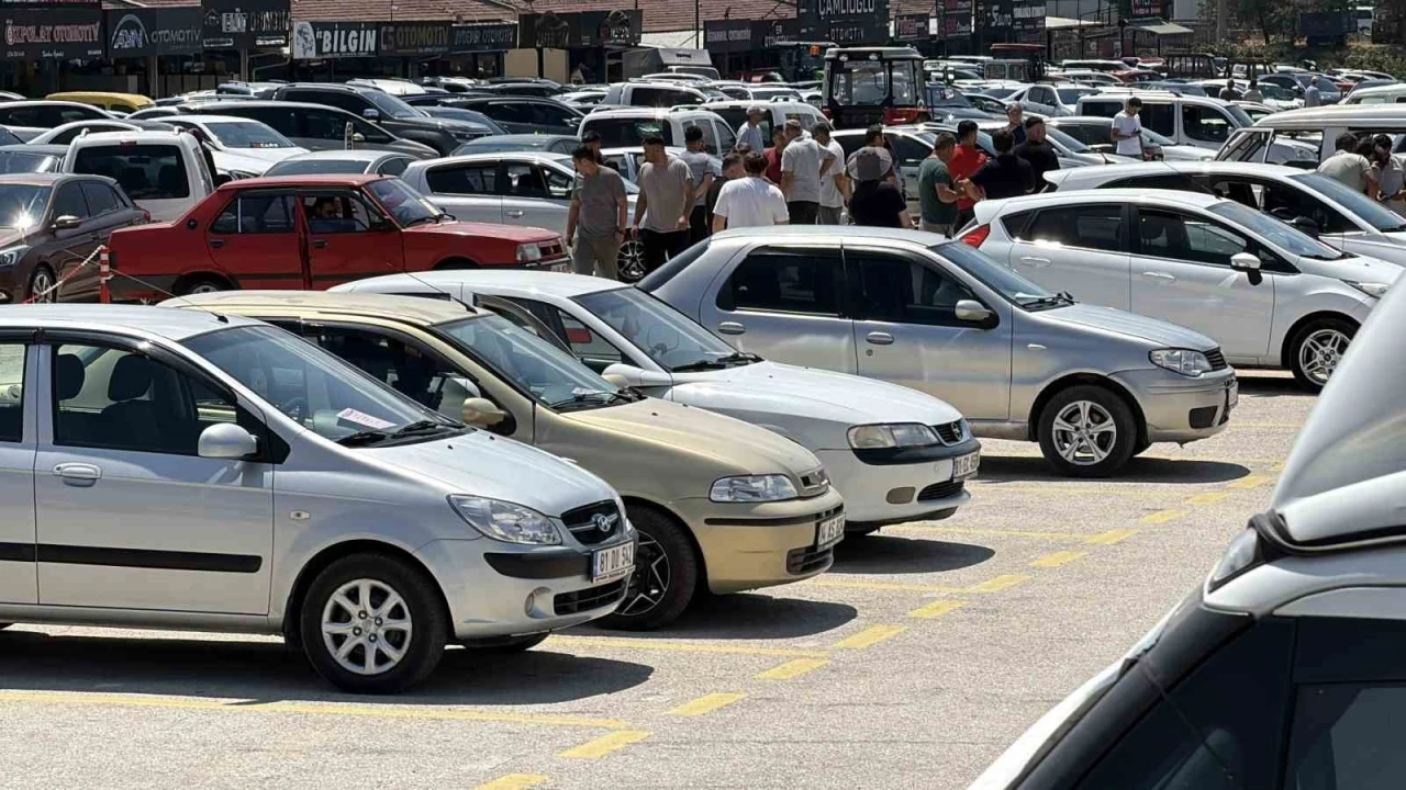 Bolu Oto Pazarı&rsquo;nda ara&ccedil; &ccedil;ok, satış yok
