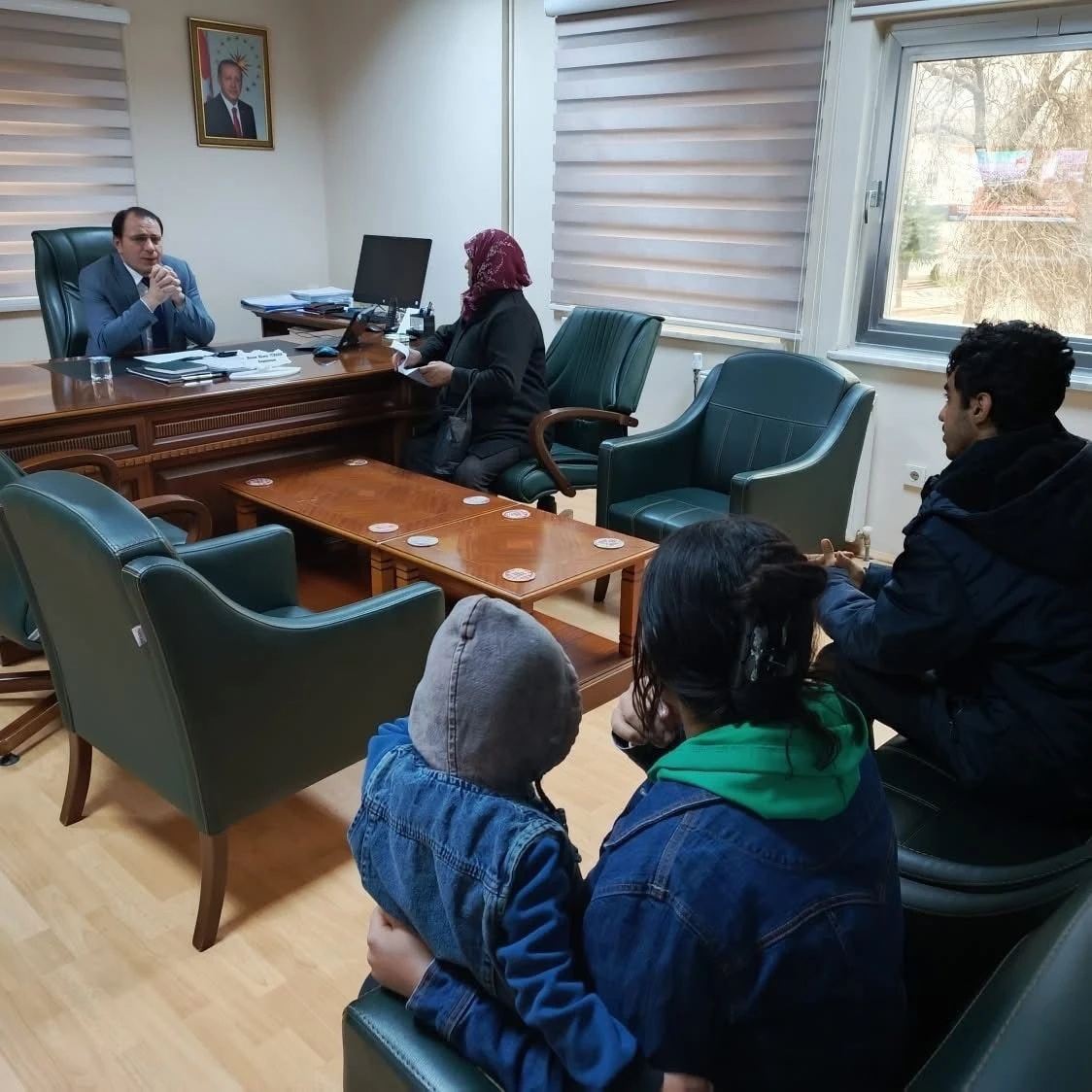 Bolvadin&rsquo;de vatandaşlar sorunlarını kaymakama anlattı
