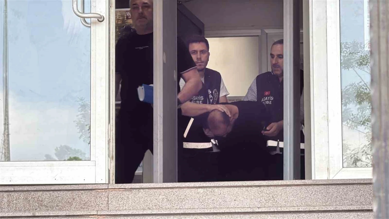 Boşandığı eşini ruhsatsız silahla öldürmüştü, tutuklandı
