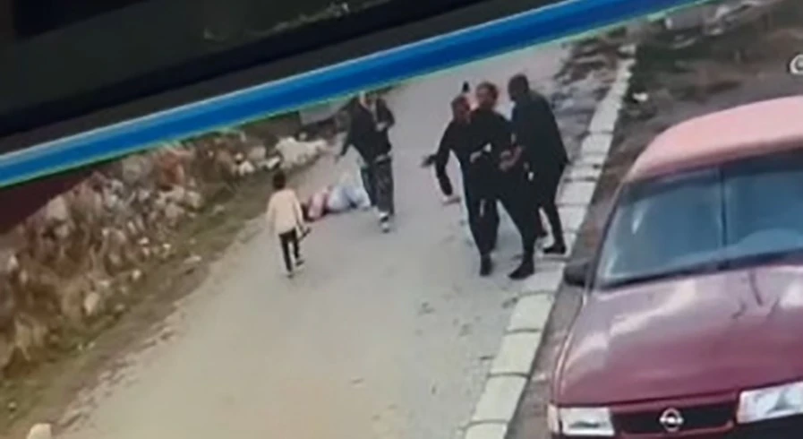 Boşanma aşamasındaki eşini bıçakladı
