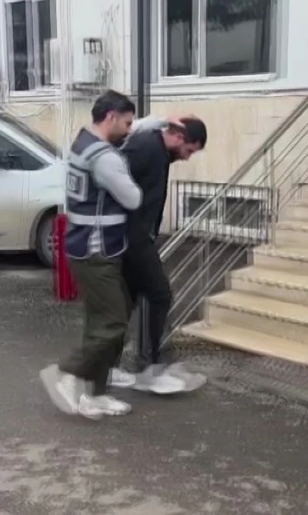 Boşanma aşamasındaki eşinin evine zarar veren şahıs tutuklandı
