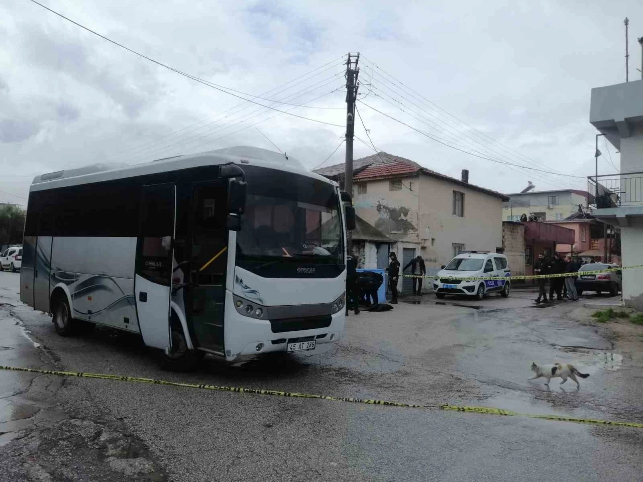 Boşanma aşamasındaki karısını sokak ortasında &ouml;ld&uuml;rd&uuml;
