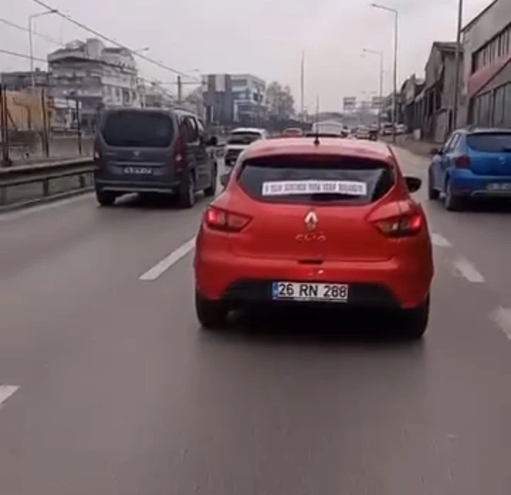 Boşanmayı düğün gibi kutladı: Bursa’da ilginç otomobil süslemesi güldürdü
