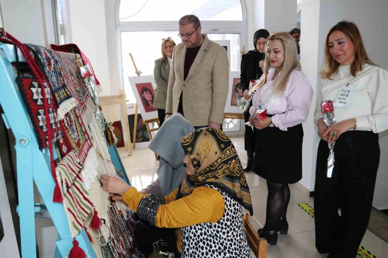 Bostaniçi TOKİ Toplum Merkezinden 8 Mart sergisi

