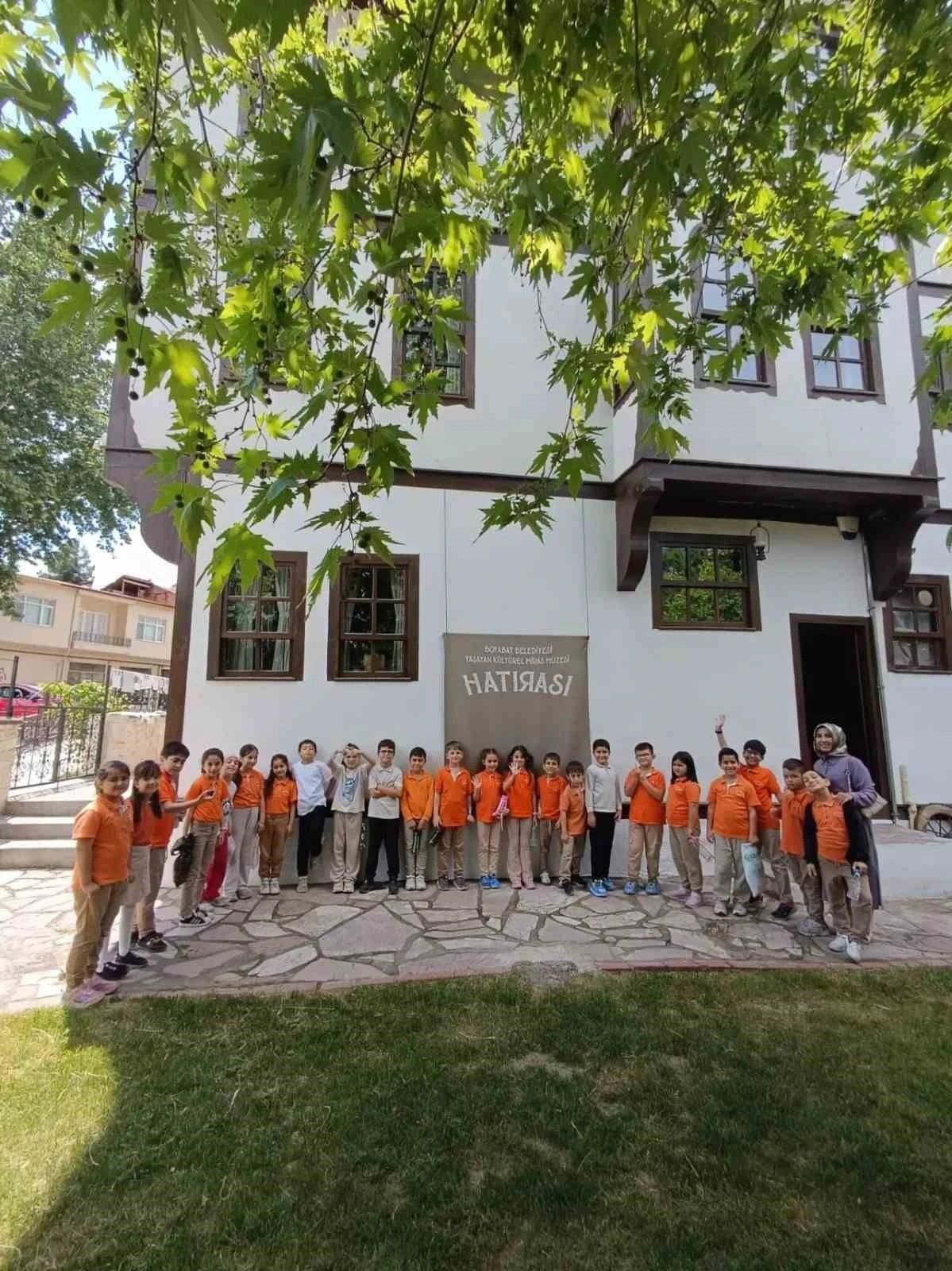 Boyabatlı minikler ge&ccedil;mişin k&uuml;lt&uuml;r&uuml;n&uuml; m&uuml;zede keşfetti

