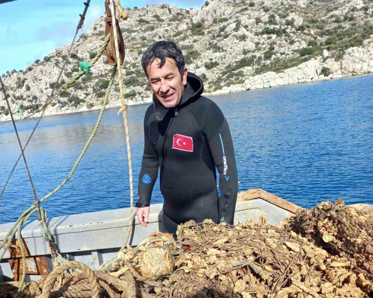 Bozburun&rsquo;da hayalet ağlar denizden temizlendi
