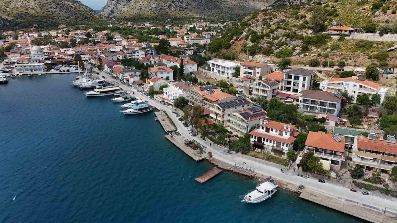Bozburun sahili yeni y&uuml;z&uuml;ne kavuştu
