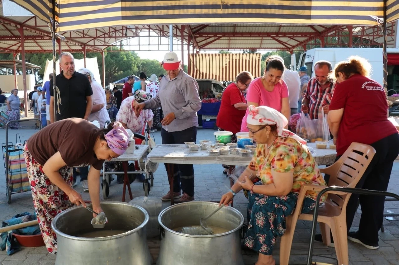 Bozdoğan Belediyesi&rsquo;nden aşure ikramı
