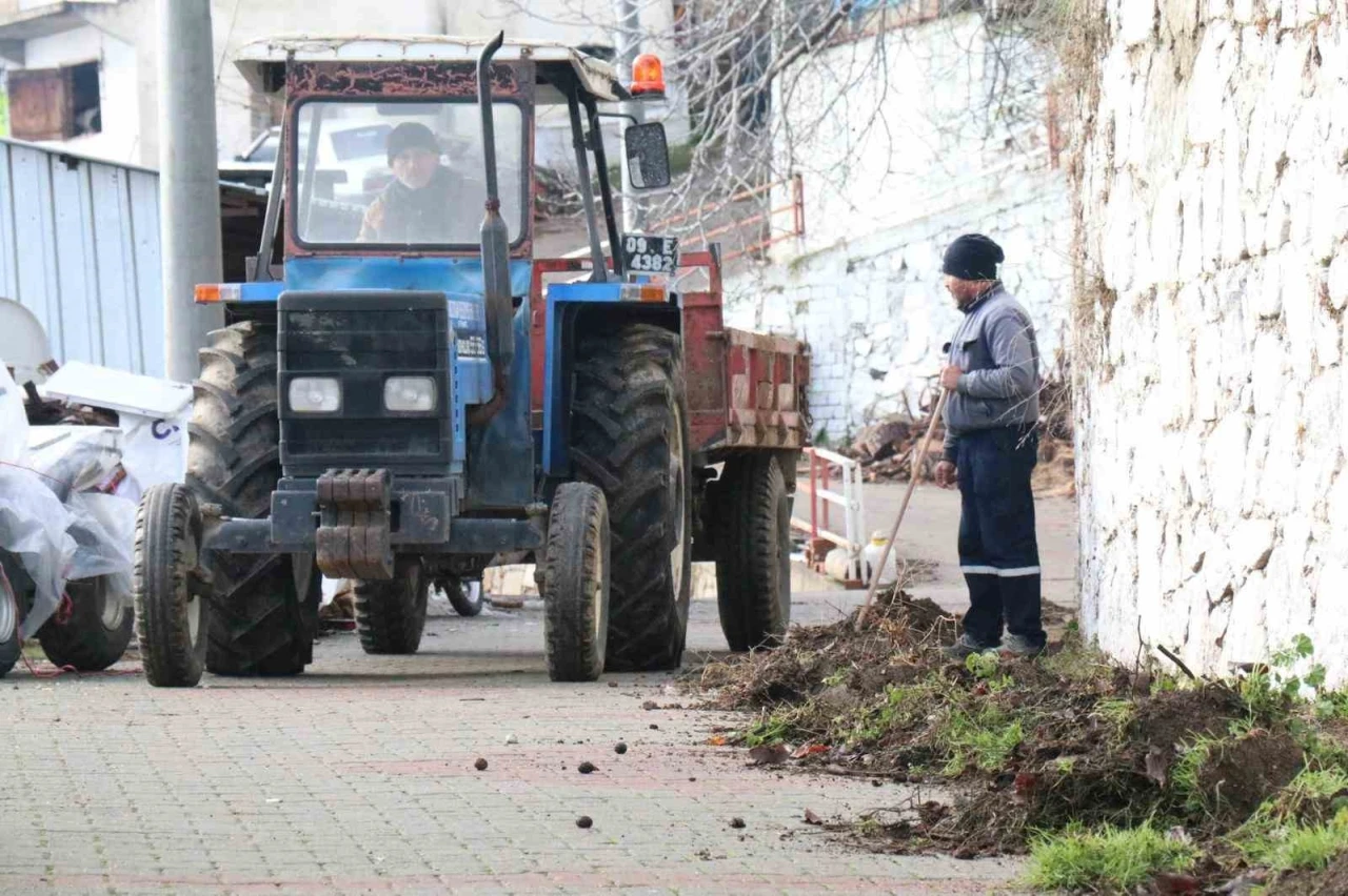 Bozdoğan Belediyesi&rsquo;nden Madran Mahallesi&rsquo;nde kapsamlı temizlik &ccedil;alışması
