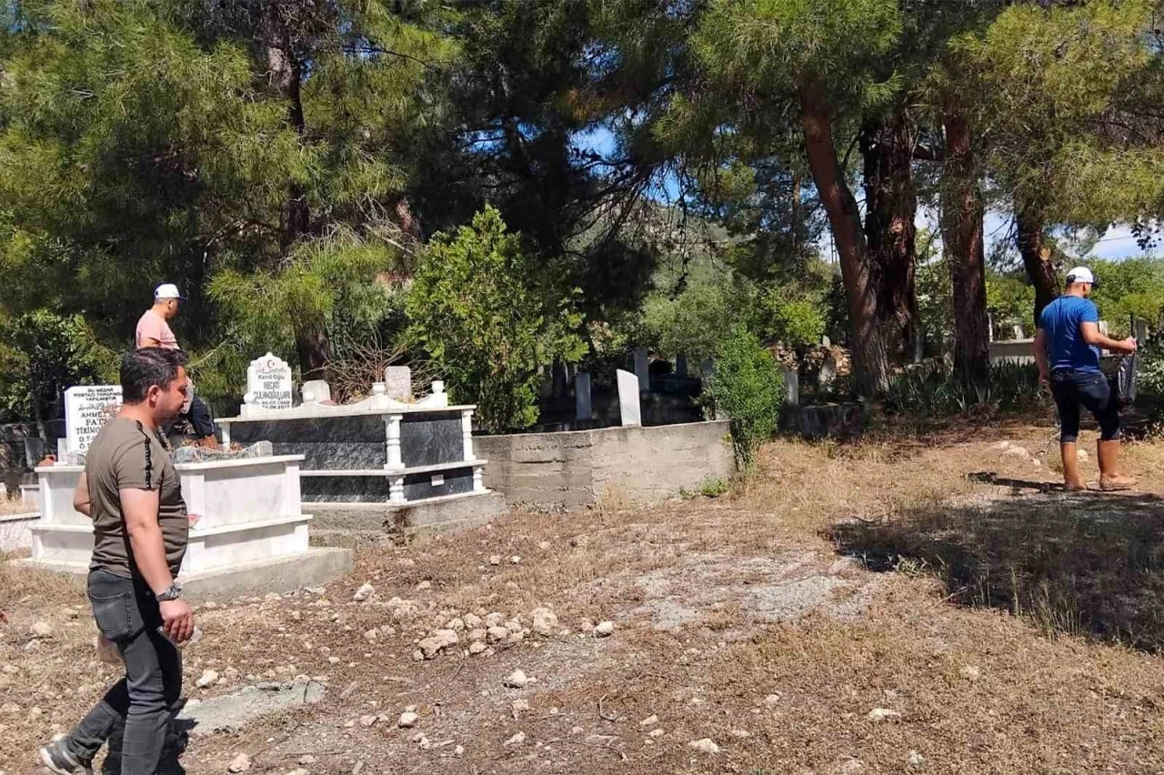 Bozdoğan Belediyesi’nden mezarlıklara bakım
