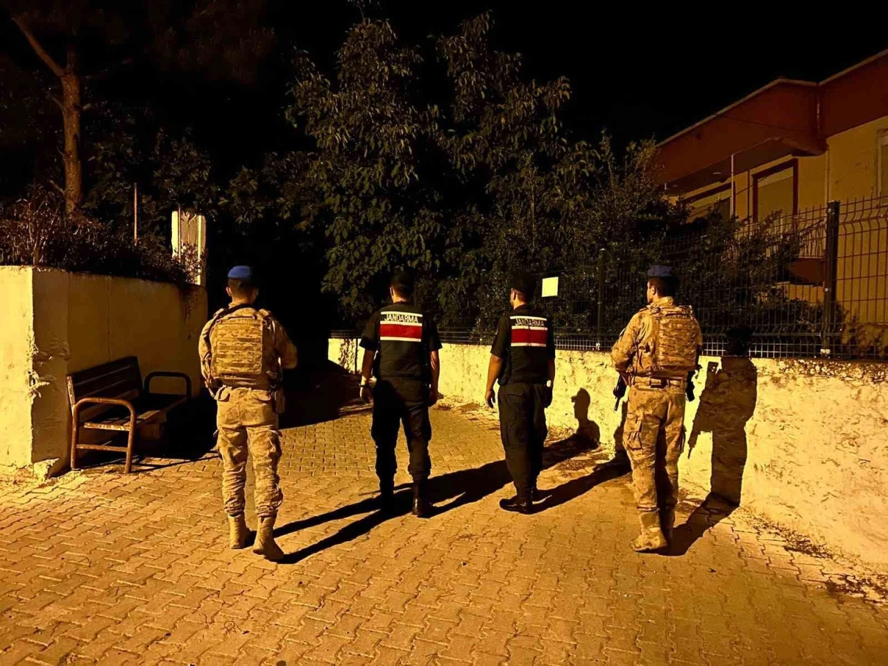 Bozdoğan&rsquo;da jandarmadan gece boyu yangın ve hırsızlık denetimi

