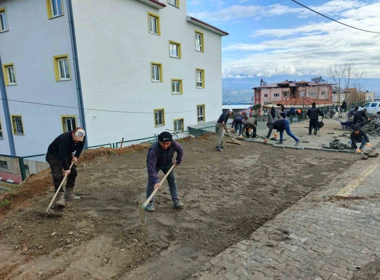 Bozdoğan&rsquo;da okul &ccedil;evresinde d&uuml;zenlemeler devam ediyor
