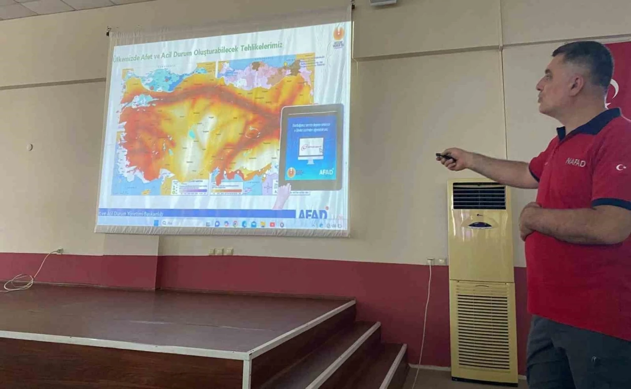 Bozdoğan MYO öğrencilerine Afet, Deprem ve İlk Yardım Eğitimi verildi
