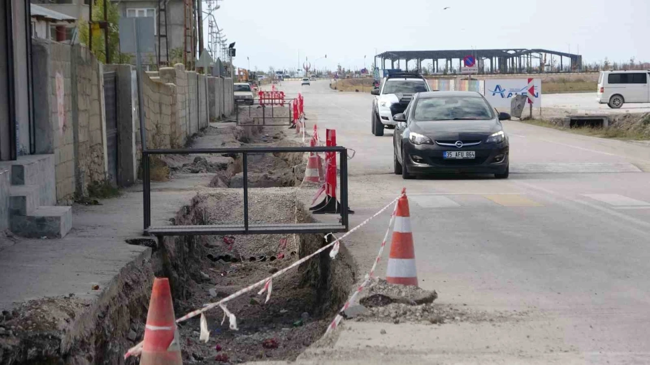 Bozulan yollar iki aydır onarılmayı bekliyor