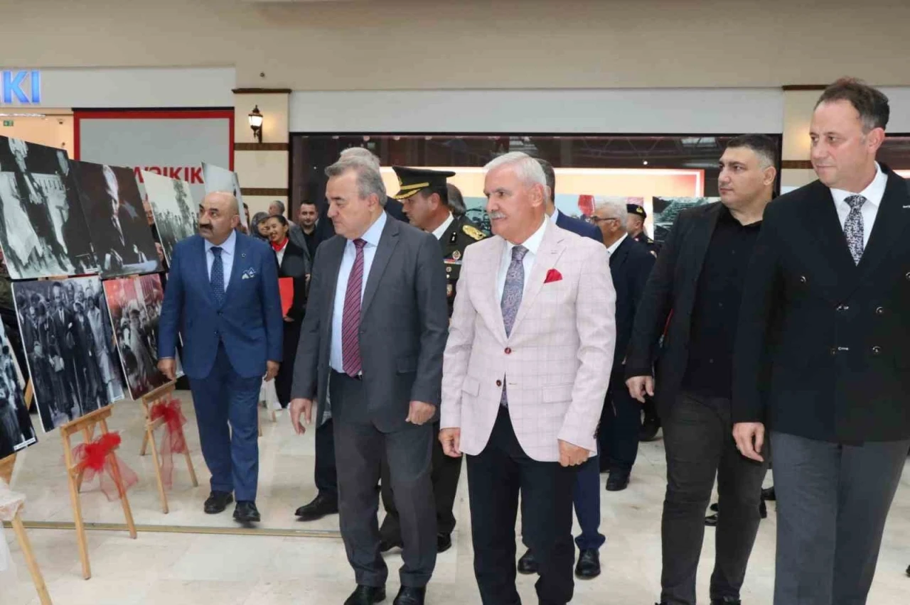 Bozüyük’te ’Atatürk’ konulu fotoğraf sergisi açıldı