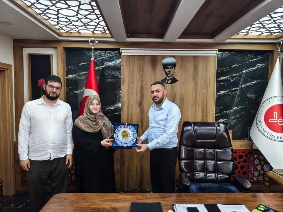 Boz&uuml;y&uuml;k&rsquo;te Hafızlık Kur&rsquo;an Kursu &ouml;ğreticisi T&uuml;rkiye finaline katılma başarısı elde etti
