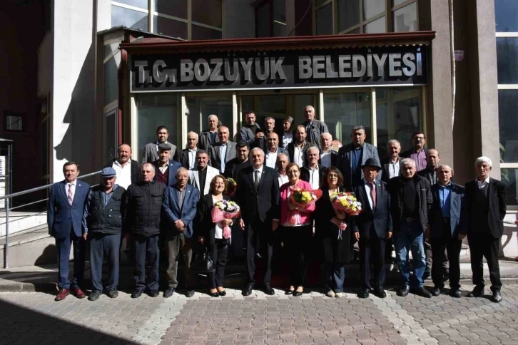 Boz&uuml;y&uuml;k&rsquo;te Muhtarlar G&uuml;n&uuml; kutlandı
