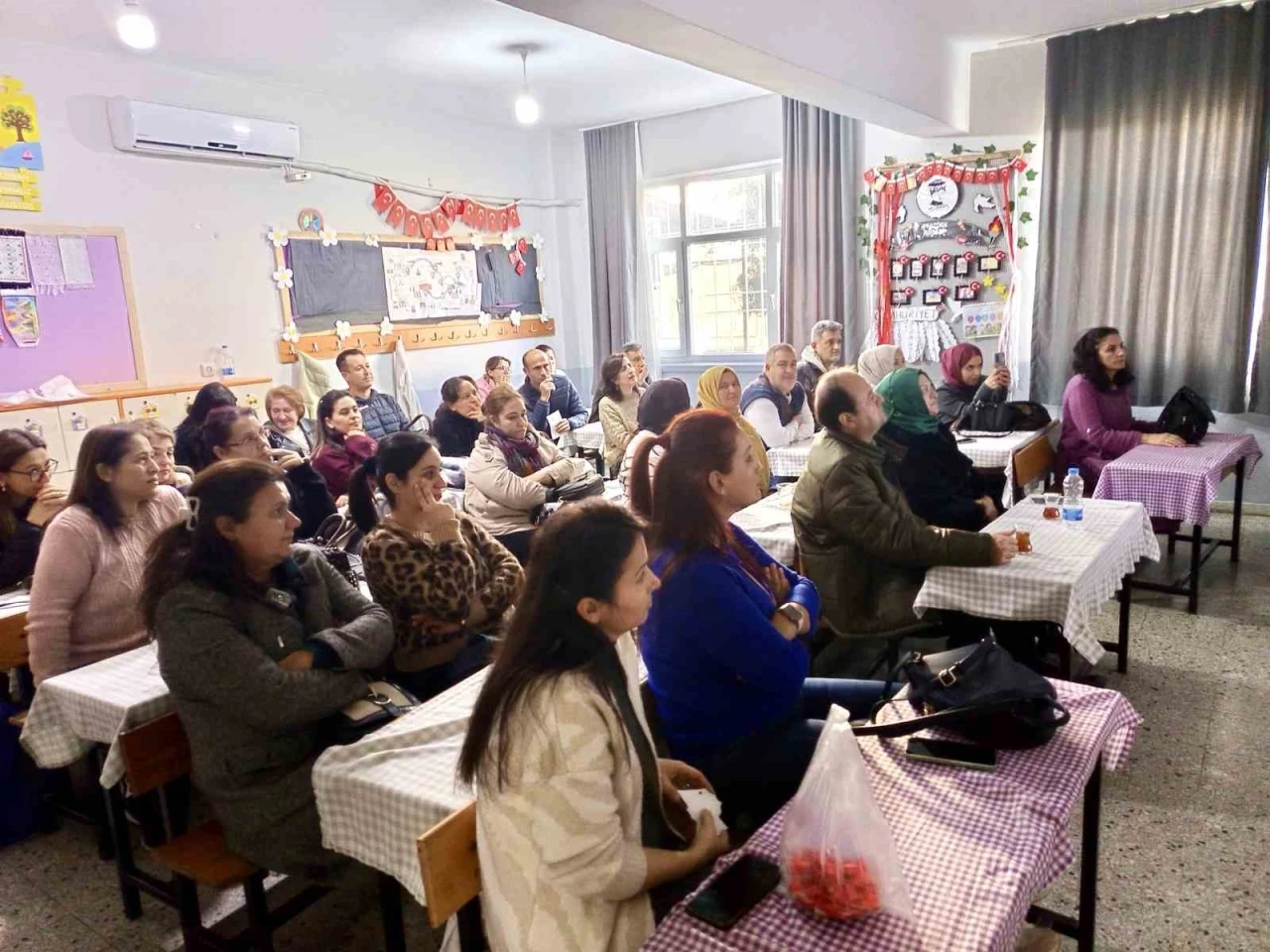 Bozyazı&rsquo;da &ouml;ğretmenlere &rsquo;&ccedil;ocuklarda v&uuml;cut sağlığı ve doğru post&uuml;r&rsquo; eğitimi verildi
