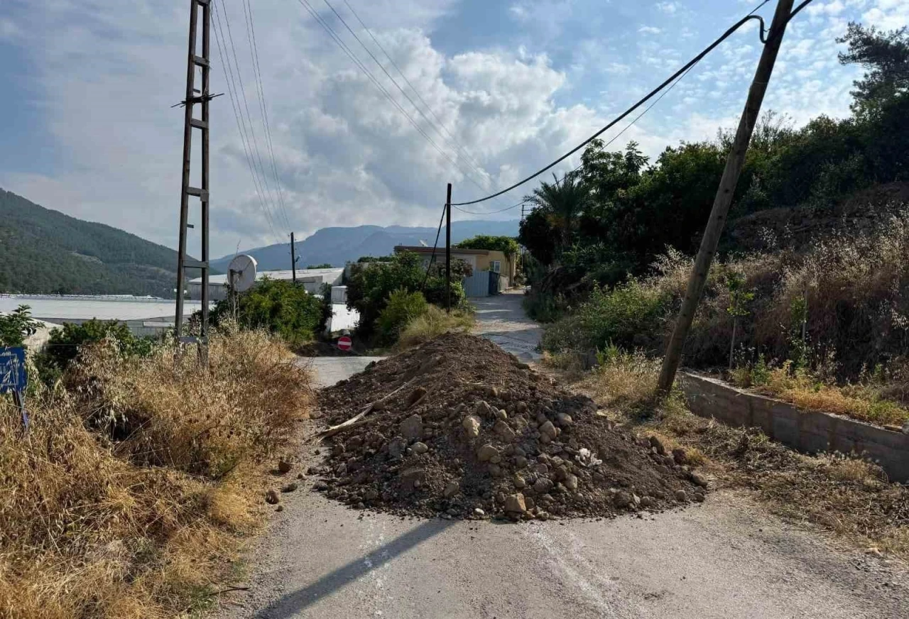 Bozyazı&rsquo;da yol krizi b&uuml;y&uuml;yor: Alternatif g&uuml;zergah da kapatıldı
