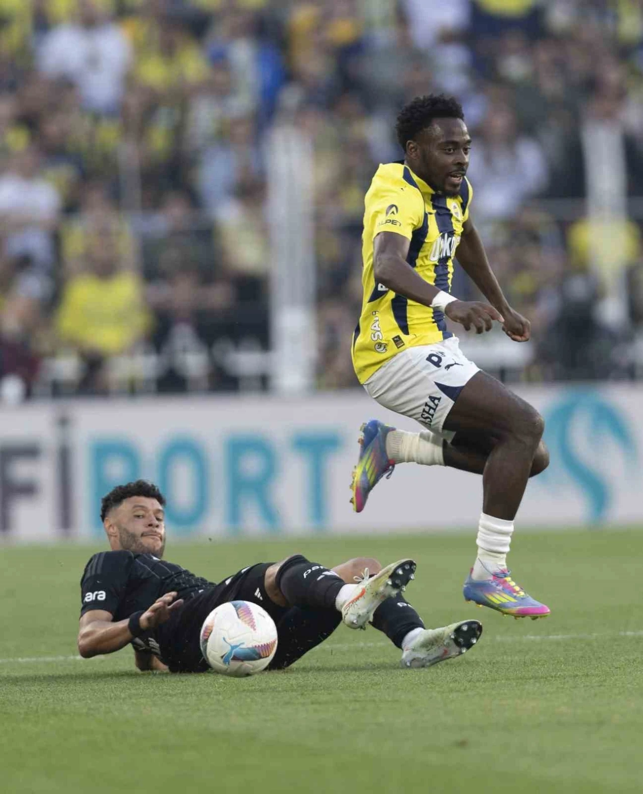 Bright Osayi-Samuel, Fenerbahçe’ye veda etti
