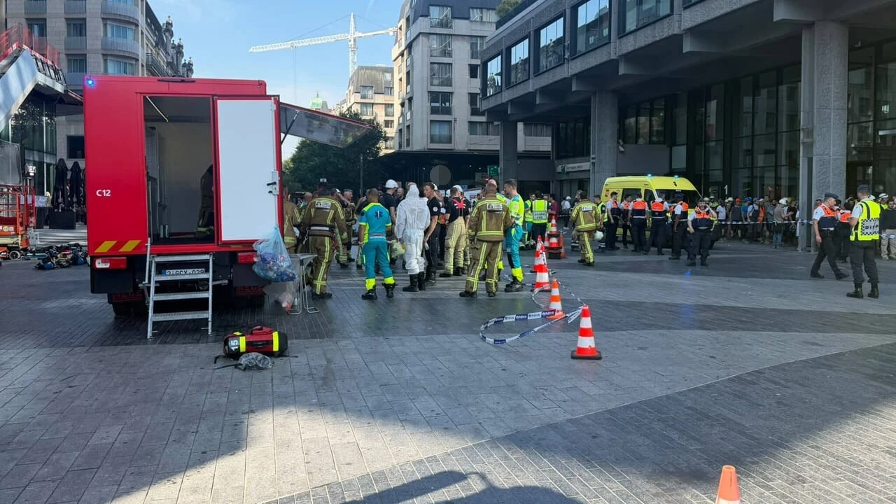 Br&uuml;ksel&rsquo;de 15 katlı binada yangın: 2 &ouml;l&uuml;, 4 kayıp
