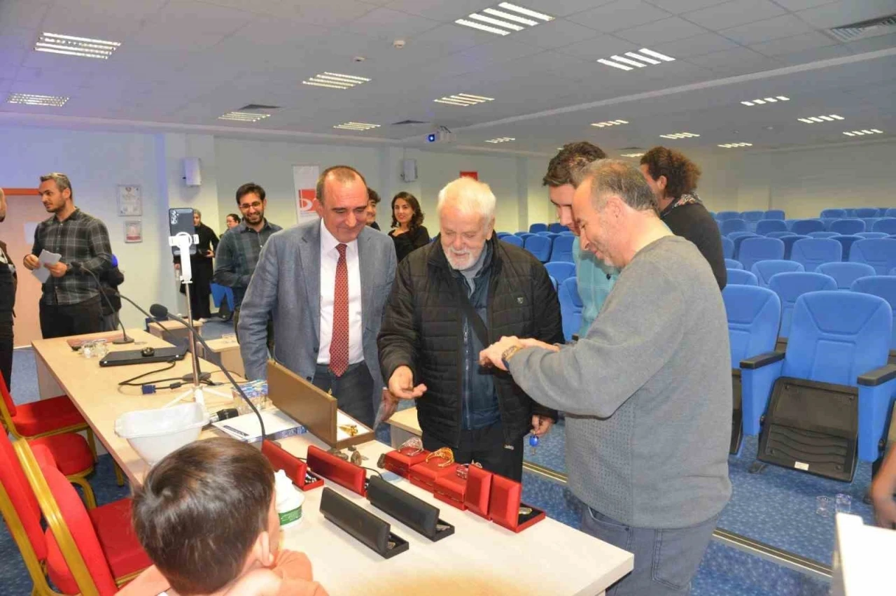 BŞE&Uuml;&rsquo;de &lsquo;G&ouml;ktaşı Avcısı&rsquo; semineri yoğun ilgi g&ouml;rd&uuml;
