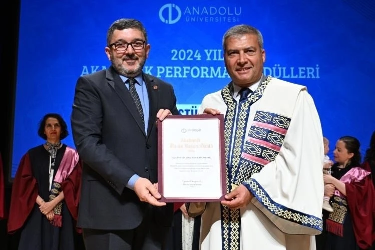 BŞEÜ Rektörü Prof. Dr. Kaplancıklı’ya akademik üstün başarı ödülü
