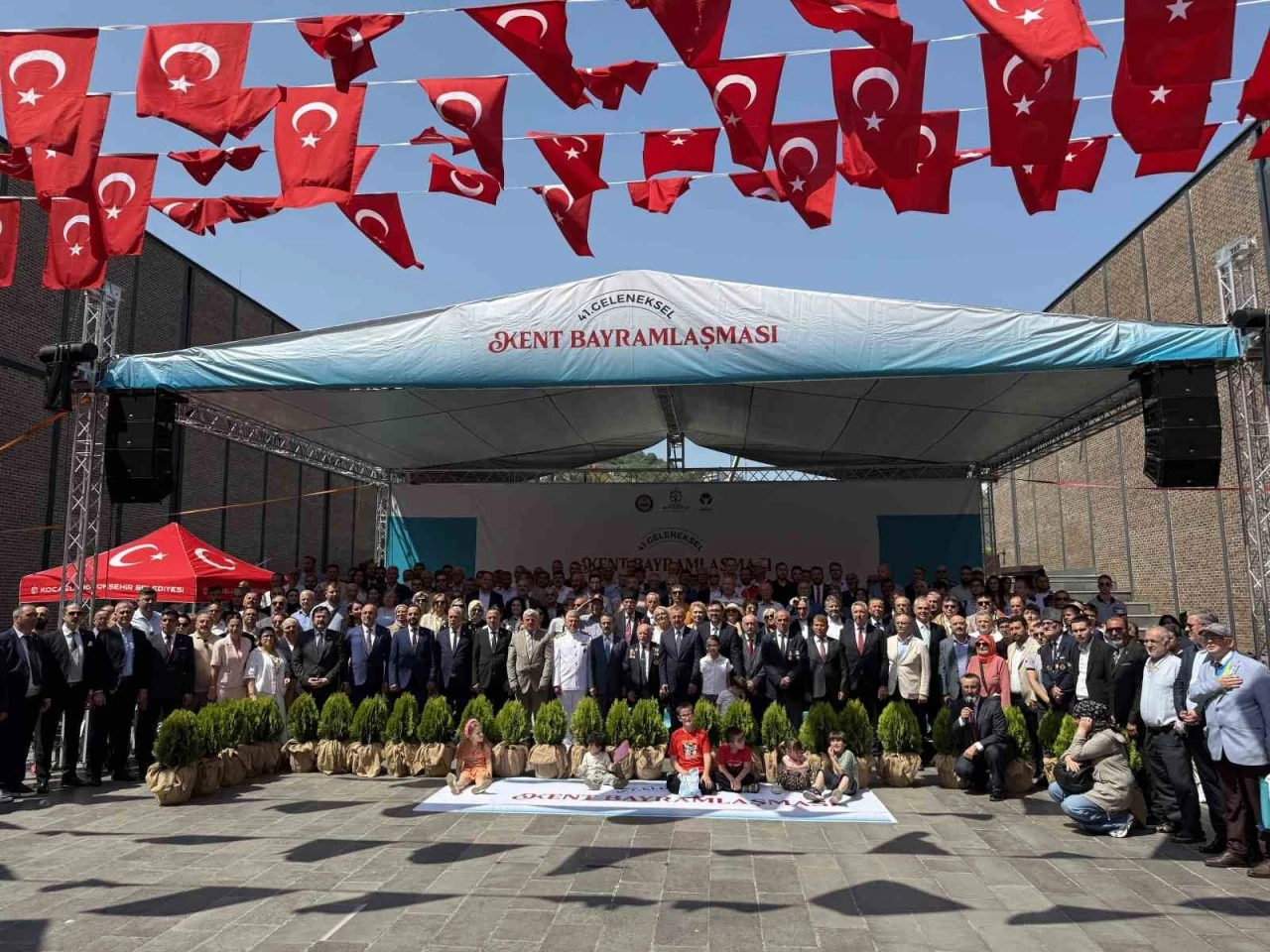 Bu bayramda gelenek bozulmadı: Kocaeli, 41. kez kucaklaştı
