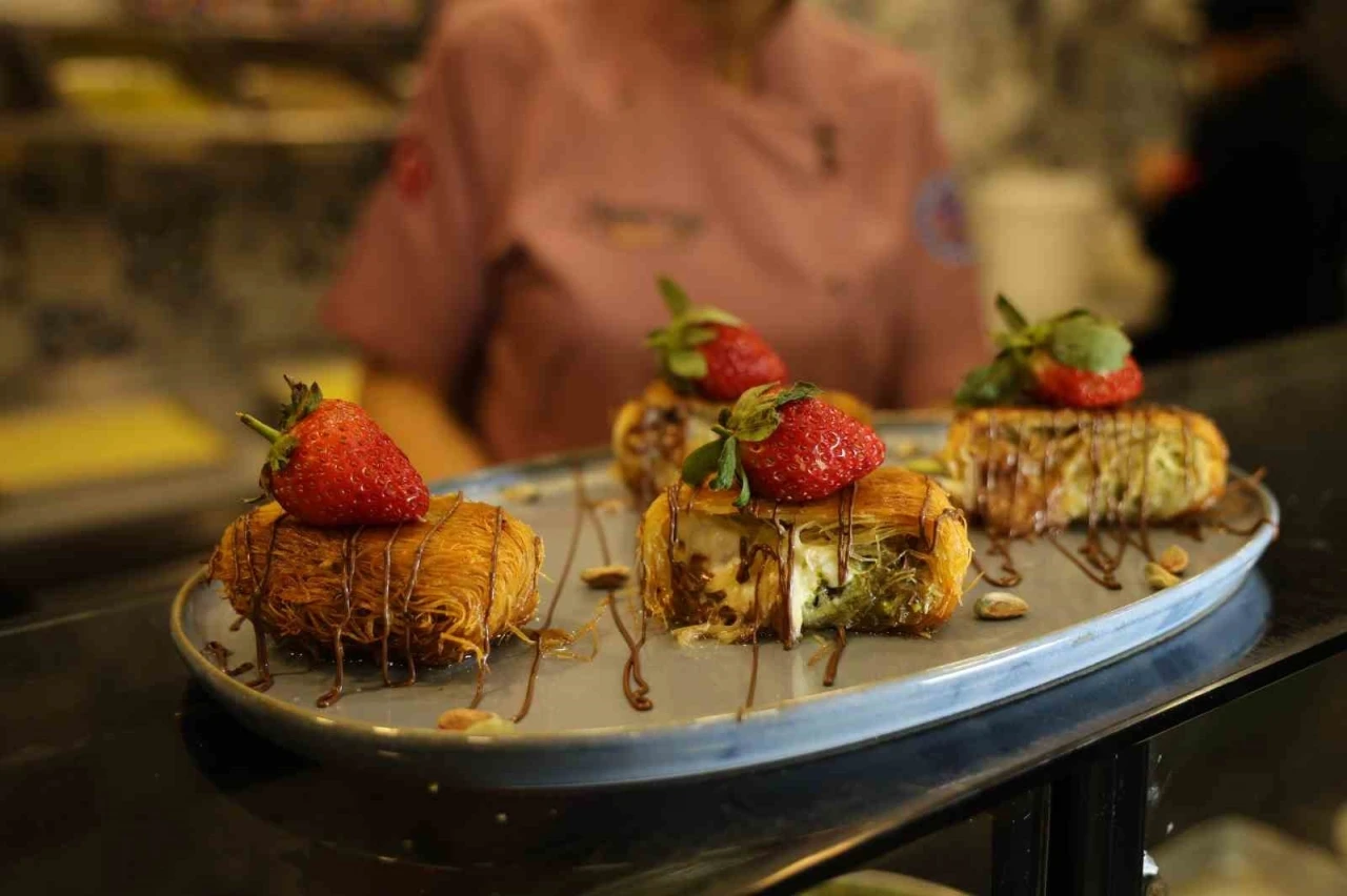 Bu da &lsquo;&Ccedil;ikolatalı Kaymaklı Kadayıf Sarma&rsquo;
