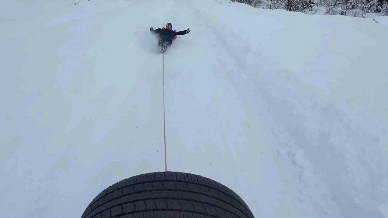 Bu da Rizeli gen&ccedil;lerin kar eğlencesi
