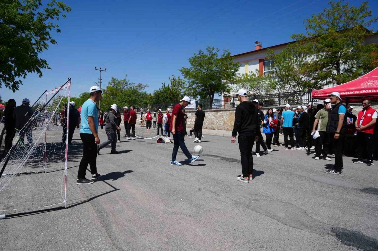 Bu sokağa giren herkes spor yapıyor

