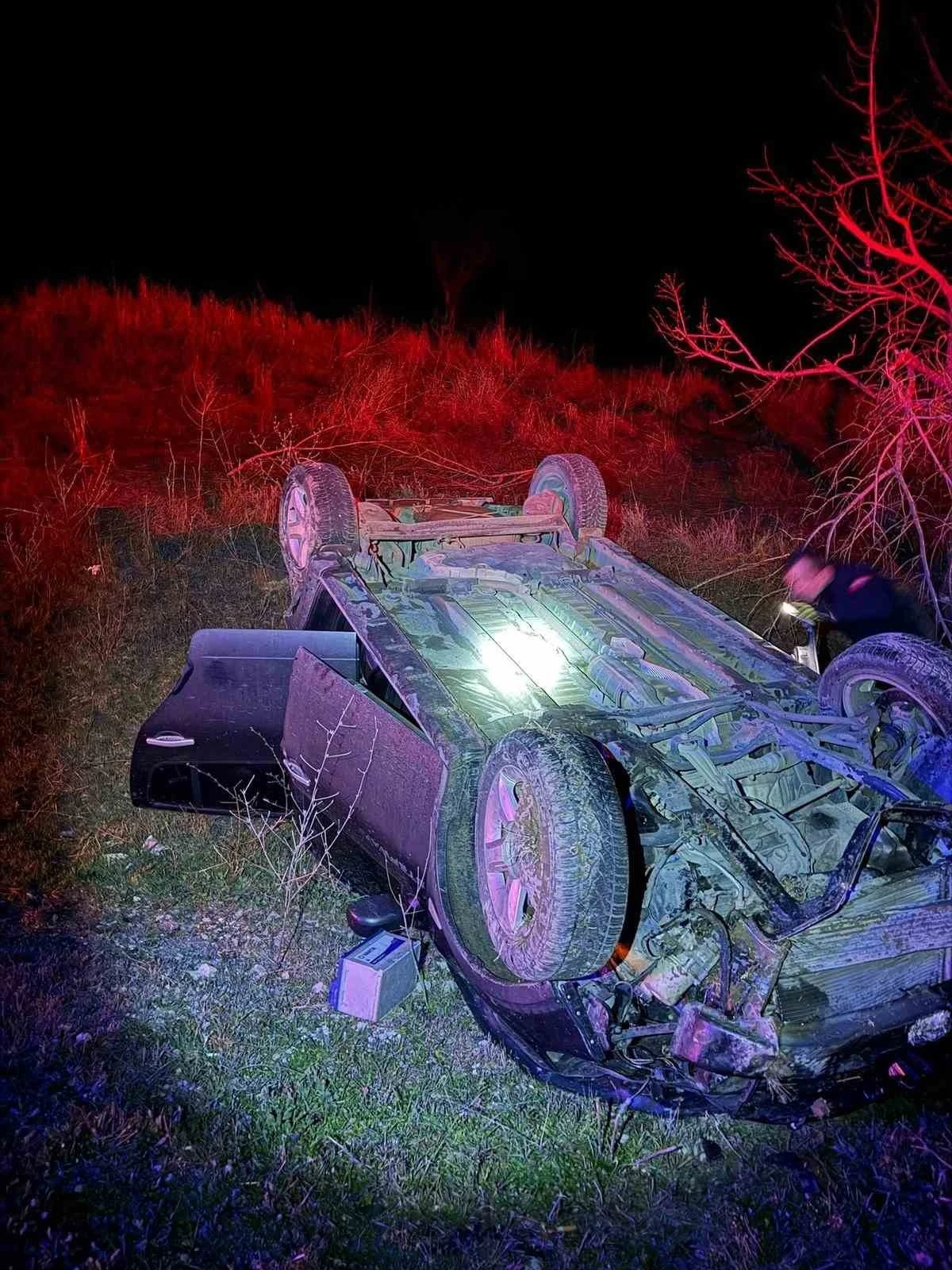 Bucak&rsquo;ta otomobil takla attı: 2 yaralı
