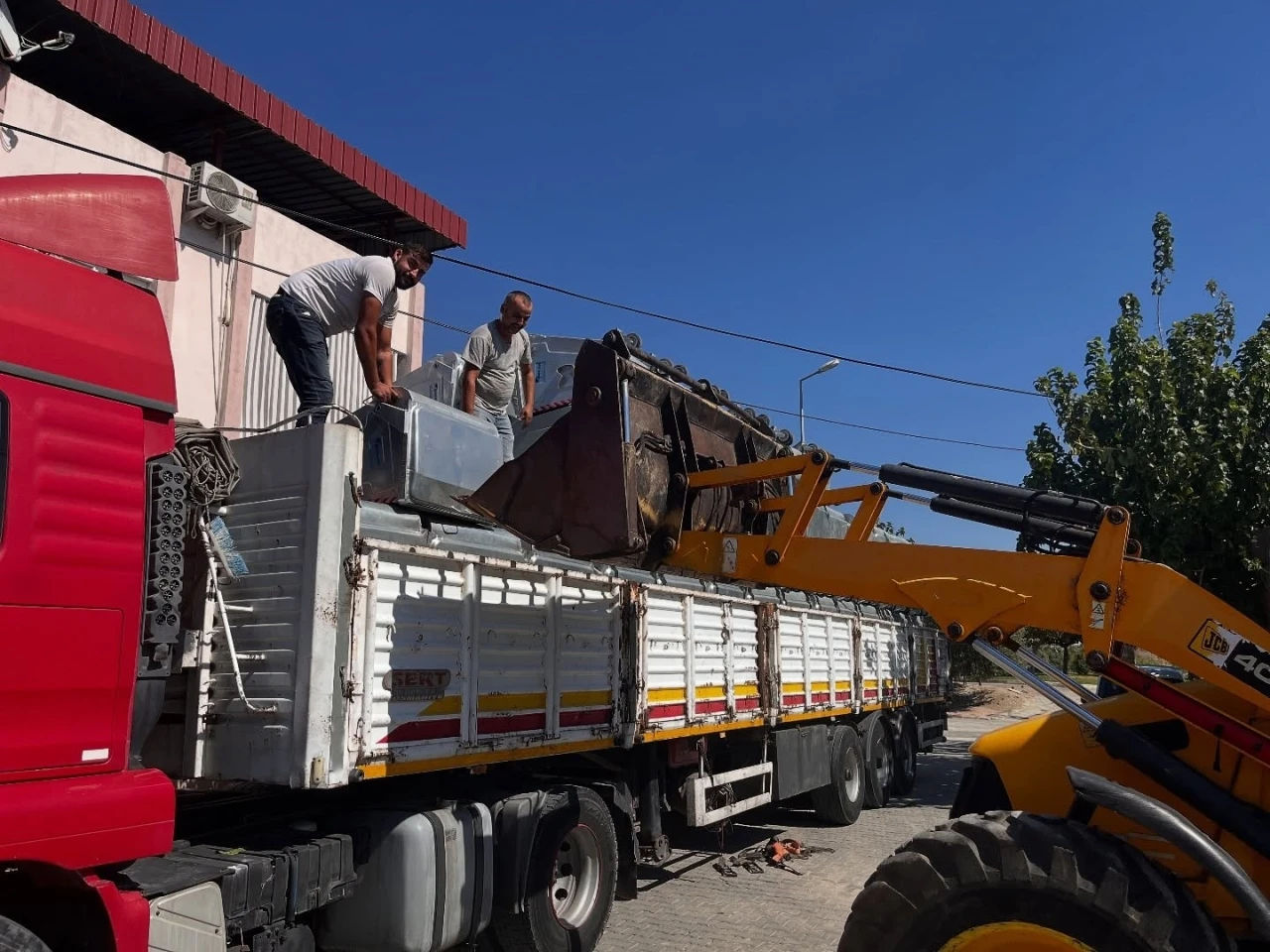 Buharkent Belediyesi’ne 130 yeni çöp konteyneri
