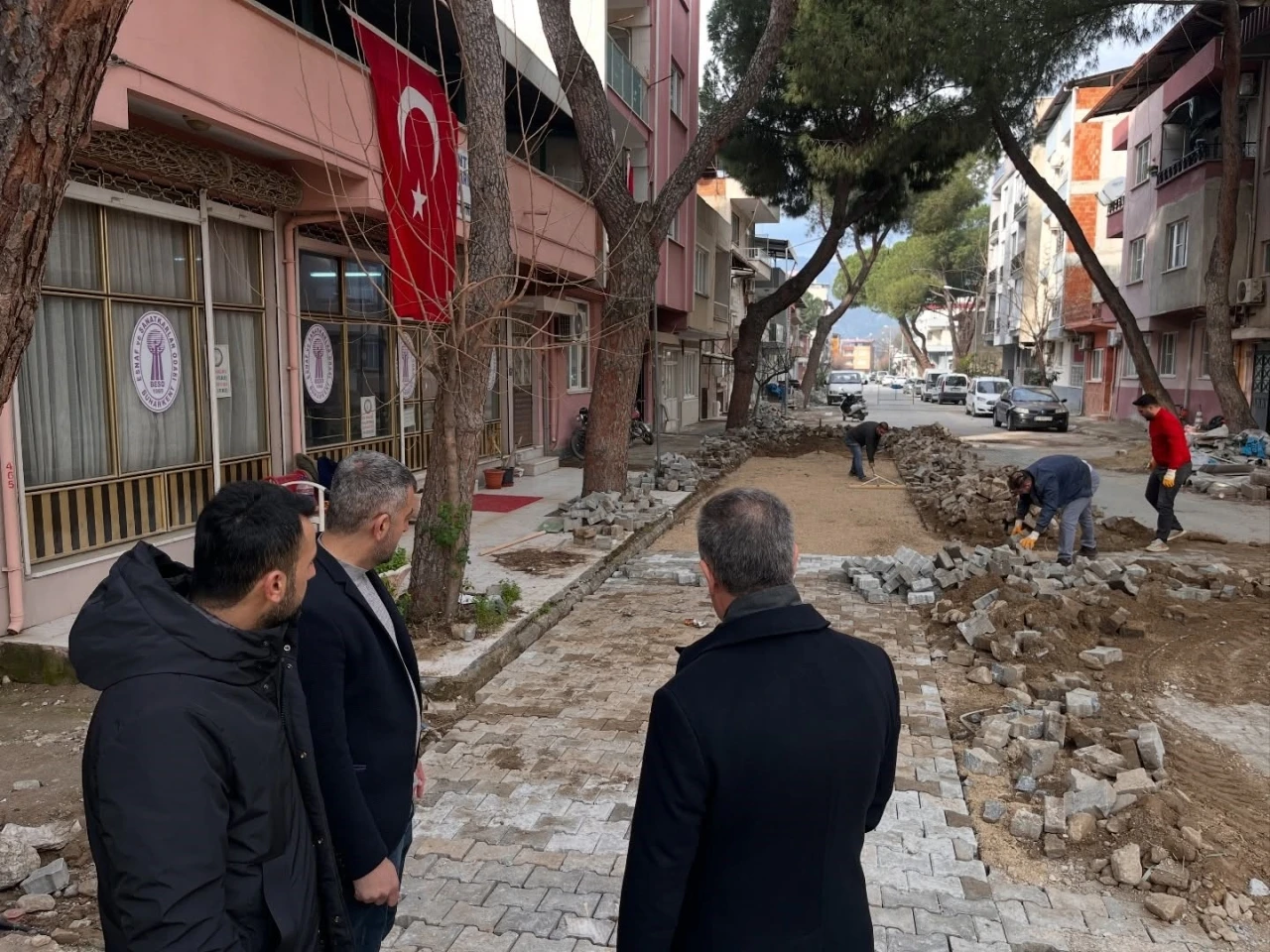 Buharkent&rsquo;te bozulan yollar yenileniyor
