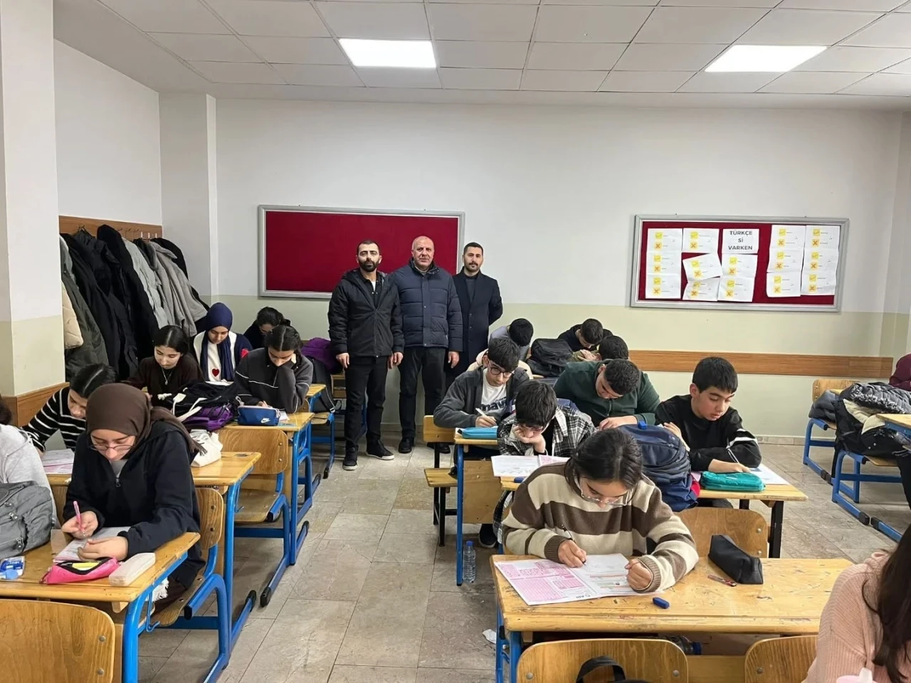 Bulanık İl&ccedil;e Milli Eğitim M&uuml;d&uuml;r&uuml; Aral, DYK kurslarını yerinde inceledi
