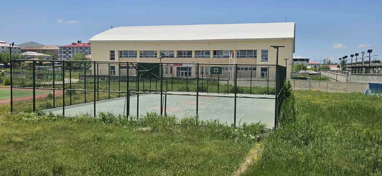 Bulanık ilçesi modern spor tesislerine kavuşuyor
