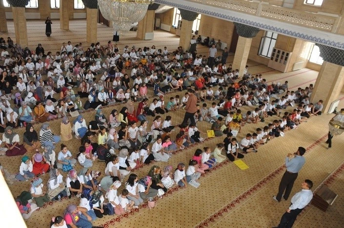 Bulanık’ta 800 öğrenci camide buluştu
